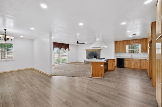 3601 Sunstar Lp Loop SW, Albuquerque, NM 87105