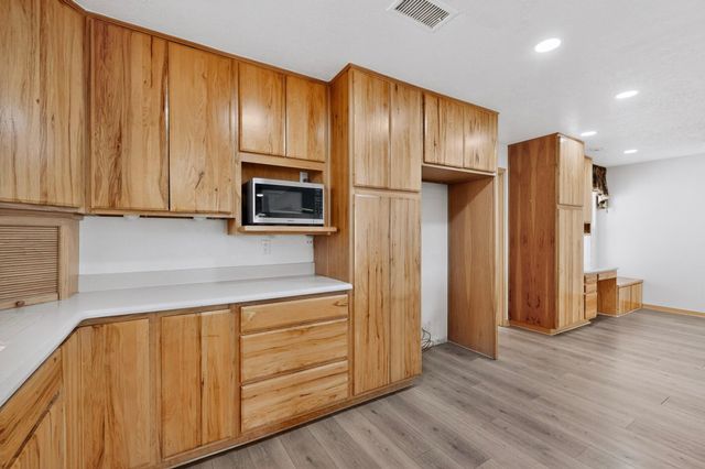 3601 Sunstar Lp Loop SW, Albuquerque, NM 87105