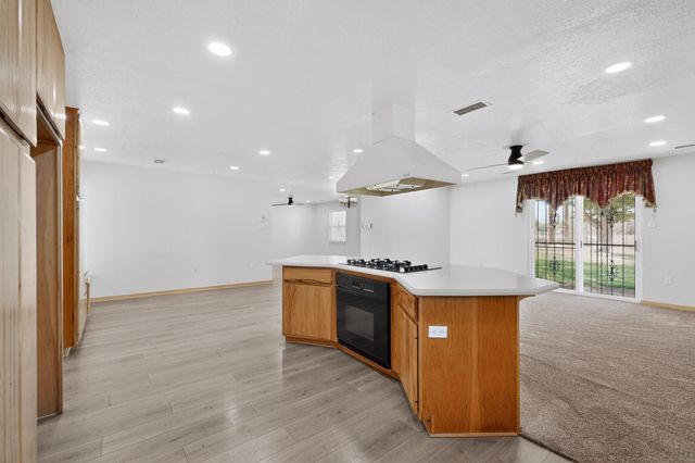 3601 Sunstar Lp Loop SW, Albuquerque, NM 87105