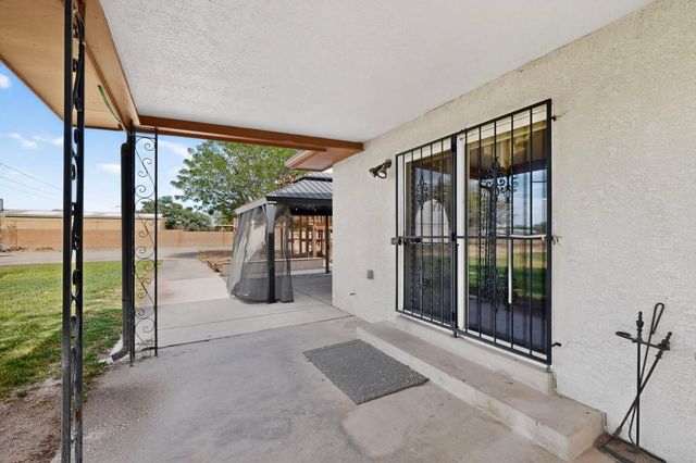 3601 Sunstar Lp Loop SW, Albuquerque, NM 87105