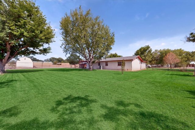 3601 Sunstar Lp Loop SW, Albuquerque, NM 87105
