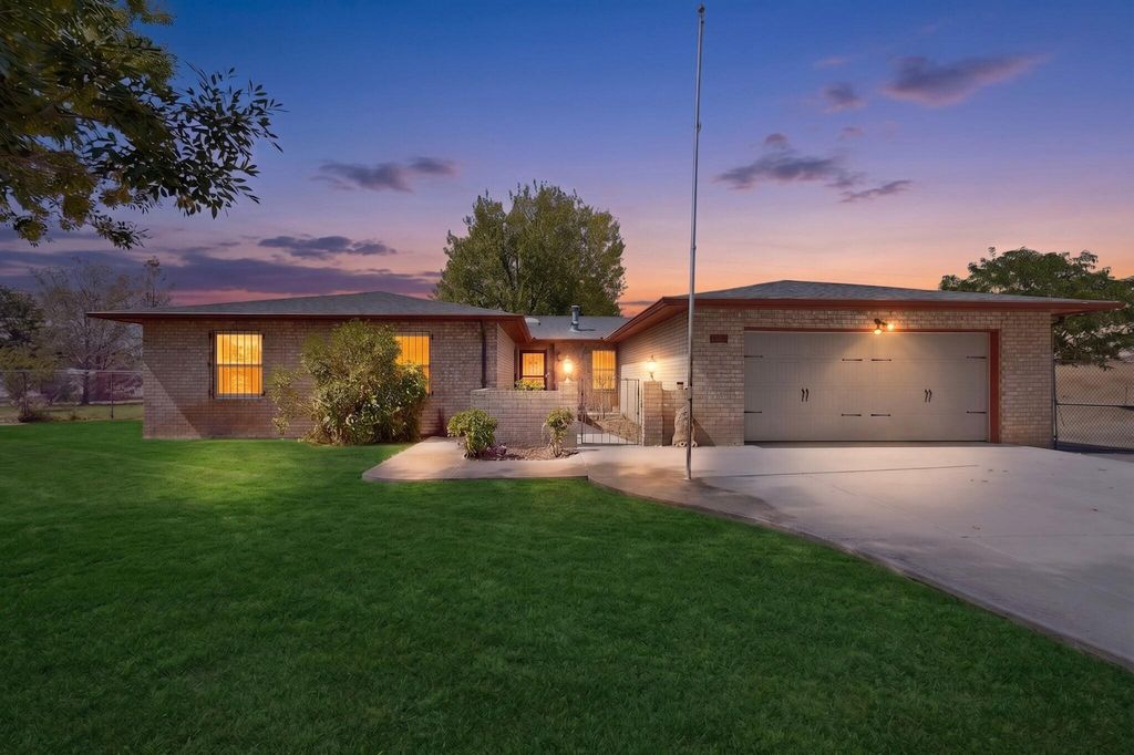 3601 Sunstar Lp Loop SW, Albuquerque, NM 87105
