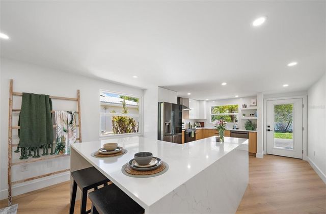 578 SPANISH DRIVE S, Longboat Key, FL 34228