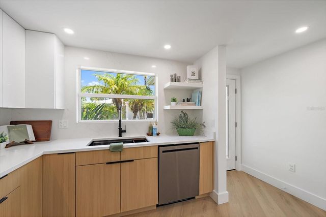 578 SPANISH DRIVE S, Longboat Key, FL 34228