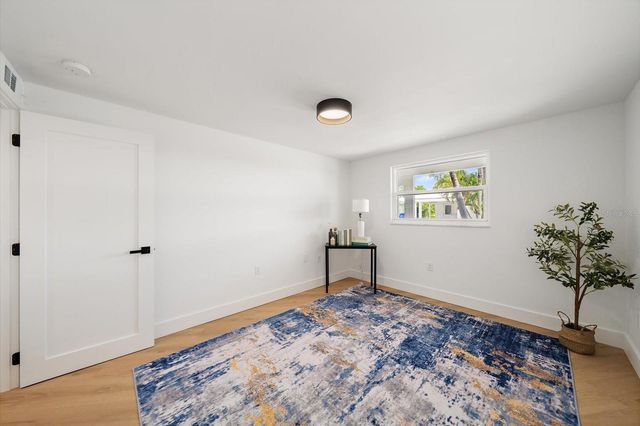 578 SPANISH DRIVE S, Longboat Key, FL 34228