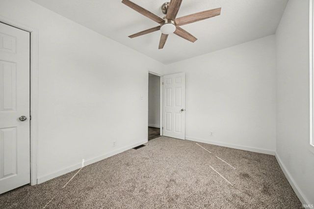 55849 Mayflower Road, South Bend, IN 46619