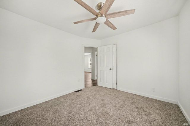 55849 Mayflower Road, South Bend, IN 46619