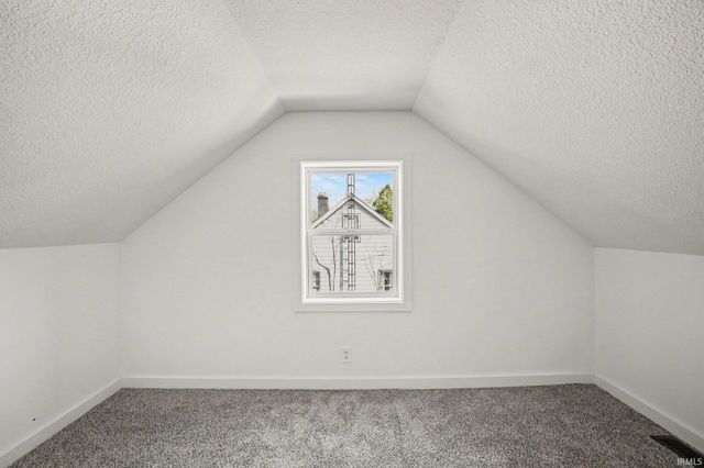 55849 Mayflower Road, South Bend, IN 46619