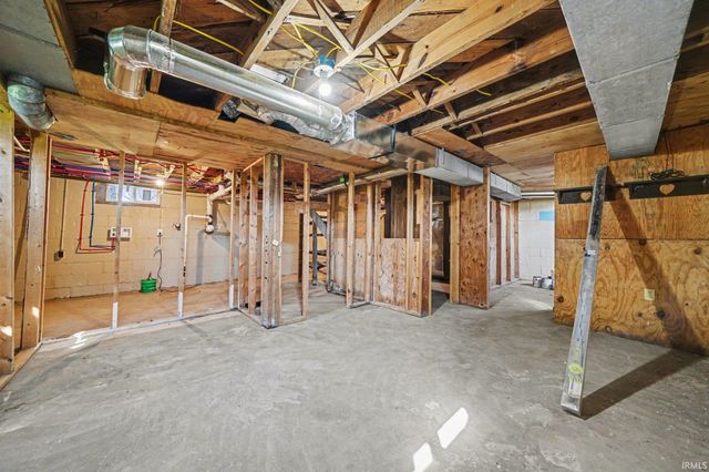 55849 Mayflower Road, South Bend, IN 46619