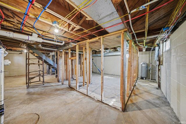 55849 Mayflower Road, South Bend, IN 46619