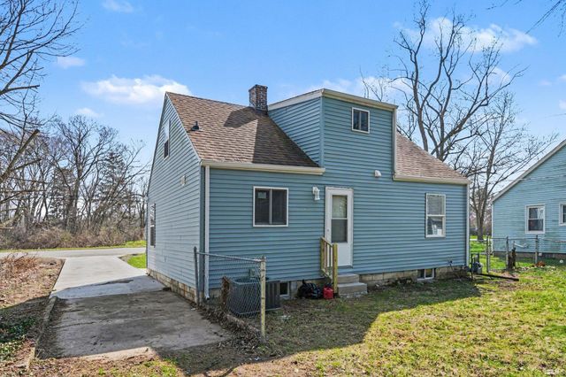 55849 Mayflower Road, South Bend, IN 46619