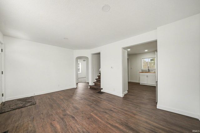 55849 Mayflower Road, South Bend, IN 46619