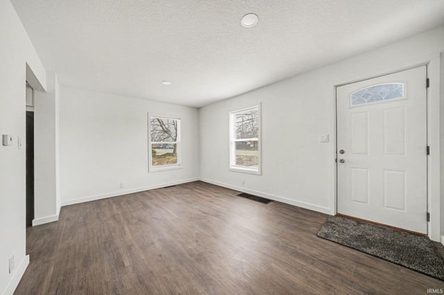 55849 Mayflower Road, South Bend, IN 46619