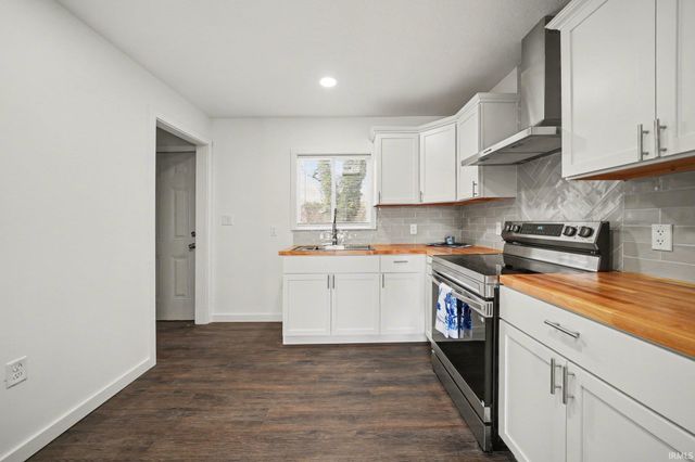 55849 Mayflower Road, South Bend, IN 46619