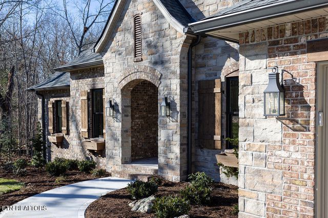 135 Hedgewood Point, Crossville, TN 38558