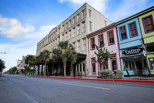 2207 Post Office Street 202, Galveston, TX 77550