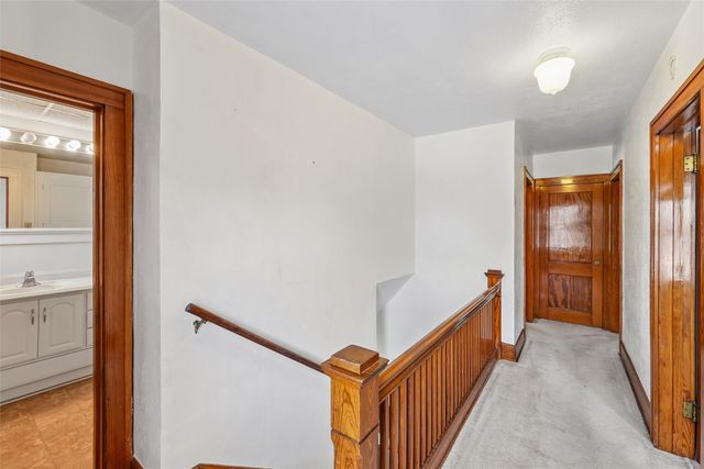 1607 E Walnut Street, Des Moines, IA 50316