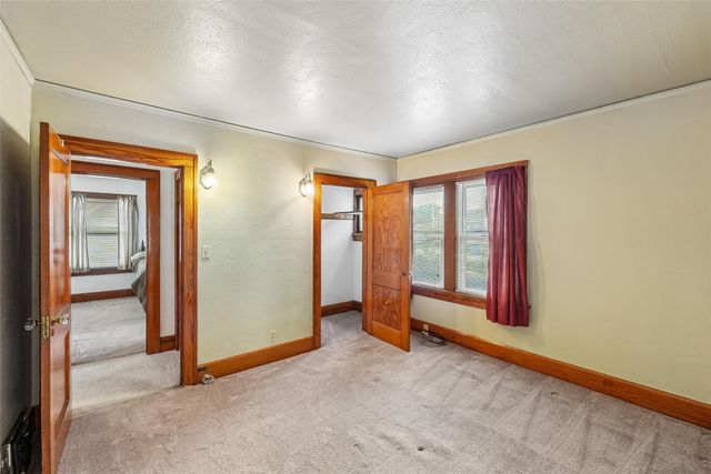 1607 E Walnut Street, Des Moines, IA 50316