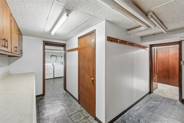 1607 E Walnut Street, Des Moines, IA 50316