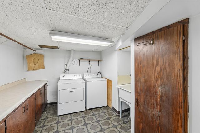 1607 E Walnut Street, Des Moines, IA 50316