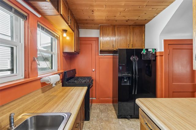 1607 E Walnut Street, Des Moines, IA 50316
