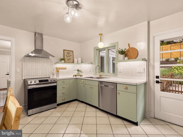 5108 MACOMB ST NW, Washington, DC 20016