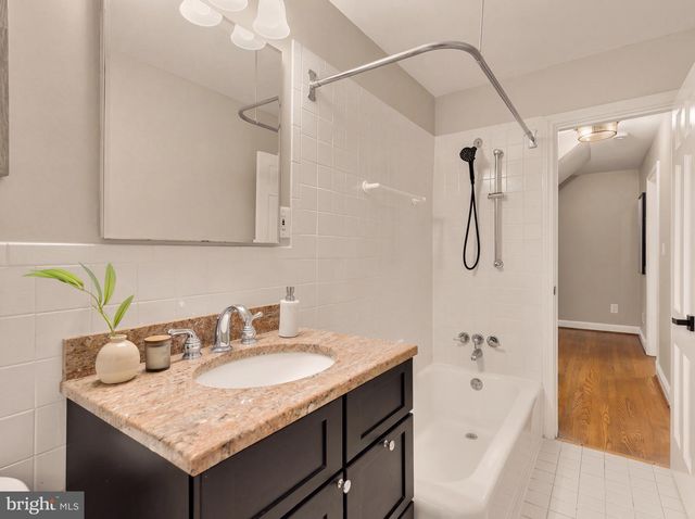 5108 MACOMB ST NW, Washington, DC 20016