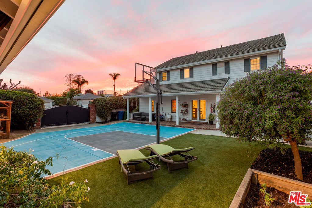 8426 Flight Avenue, Los Angeles, CA 90045 — exterior