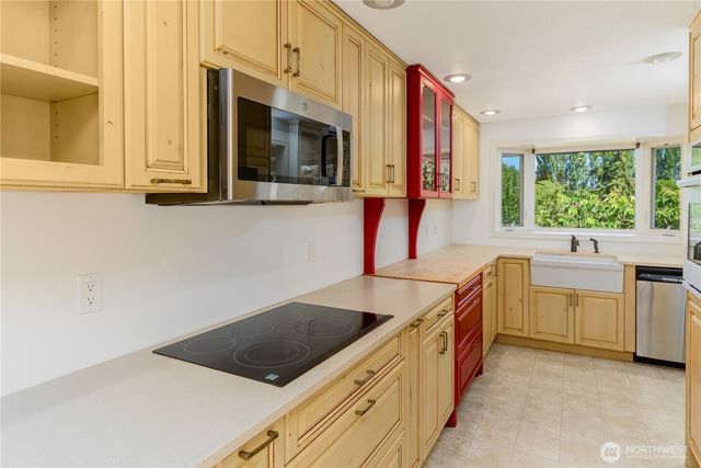 179 Hurricane Ridge Drive, Sequim, WA 98382