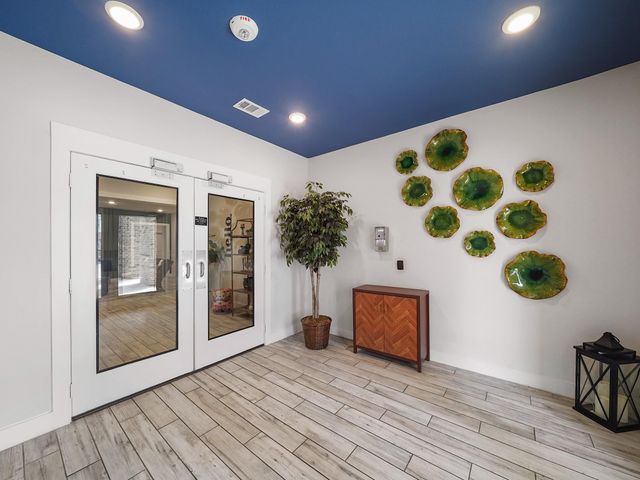 6804 Westview Drive 2201, Houston, TX 77055