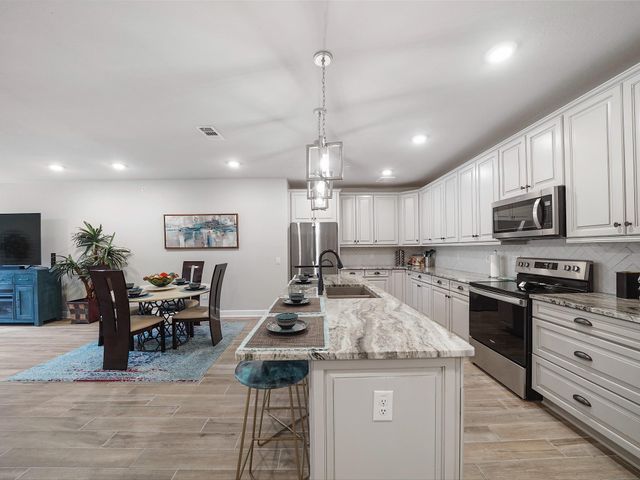 6804 Westview Drive 2201, Houston, TX 77055