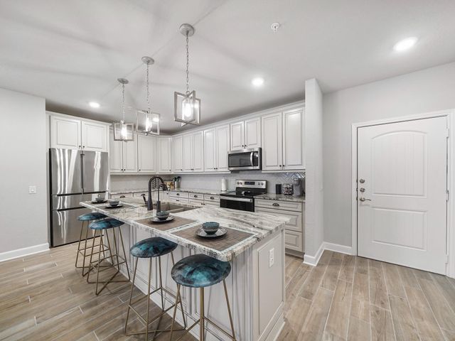 6804 Westview Drive 2201, Houston, TX 77055