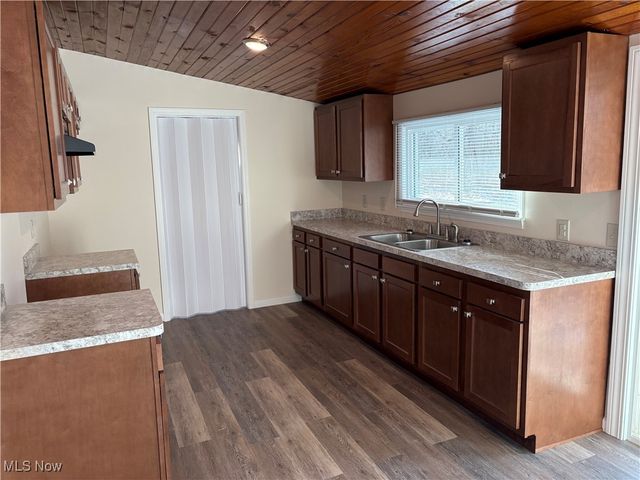 656 Hazelwood Drive, Vermilion, OH 44089