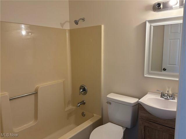 656 Hazelwood Drive, Vermilion, OH 44089