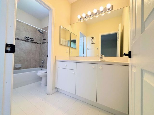 5088 SE Mariner Garden Circle, Stuart, FL 34997
