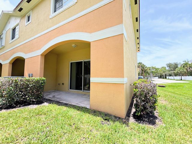 5088 SE Mariner Garden Circle, Stuart, FL 34997