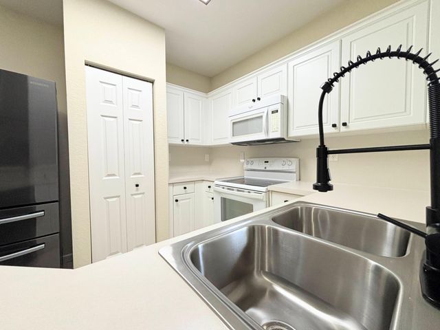 5088 SE Mariner Garden Circle, Stuart, FL 34997
