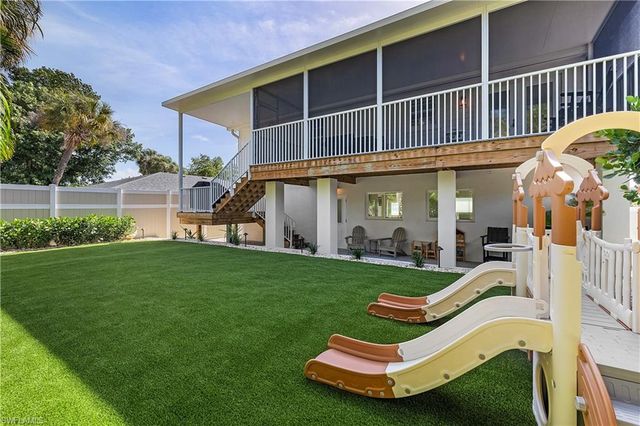 2551 Tamarind ST, St. James City, FL 33956