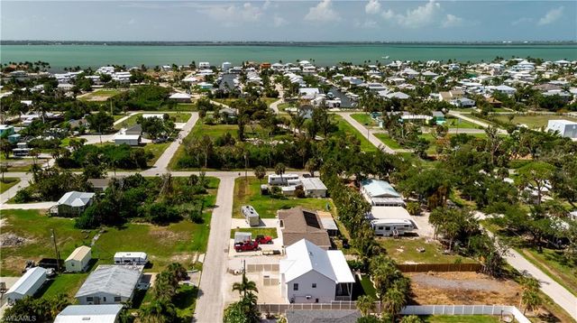 2551 Tamarind ST, St. James City, FL 33956