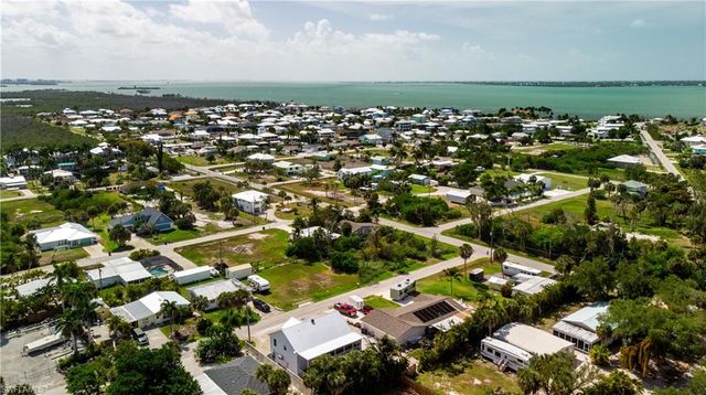 2551 Tamarind ST, St. James City, FL 33956