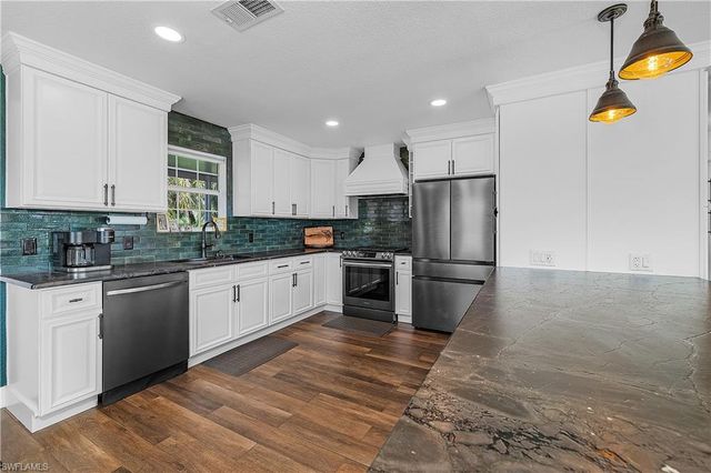 2551 Tamarind ST, St. James City, FL 33956