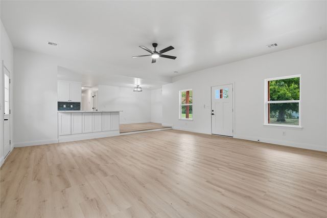 4204 S 35th West Avenue, Tulsa, OK 74107