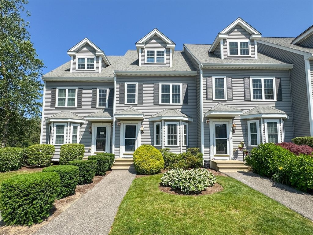 11 Copper Lantern Ln 11, Carver, MA 02330