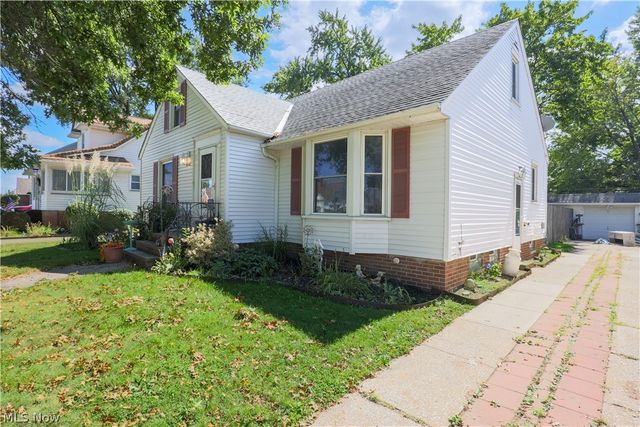 8107 Dartworth Drive, Parma, OH 44129