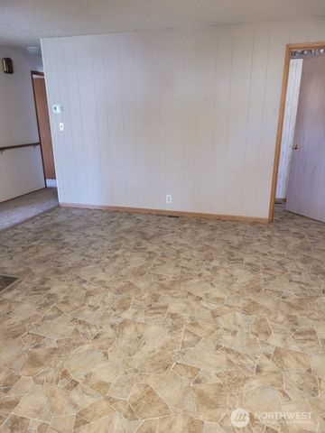 485 Spiketon Road, Buckley, WA 98321