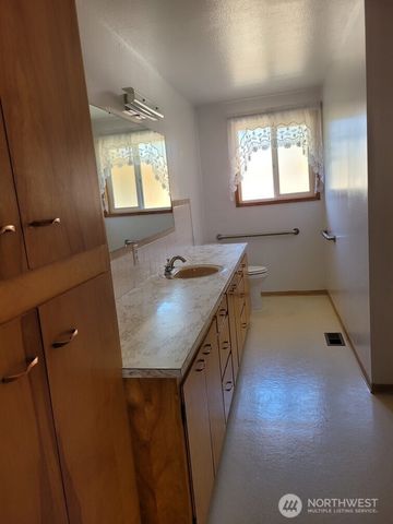 485 Spiketon Road, Buckley, WA 98321