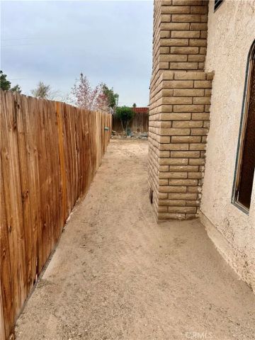 305 Beverly Avenue, Barstow, CA 92311