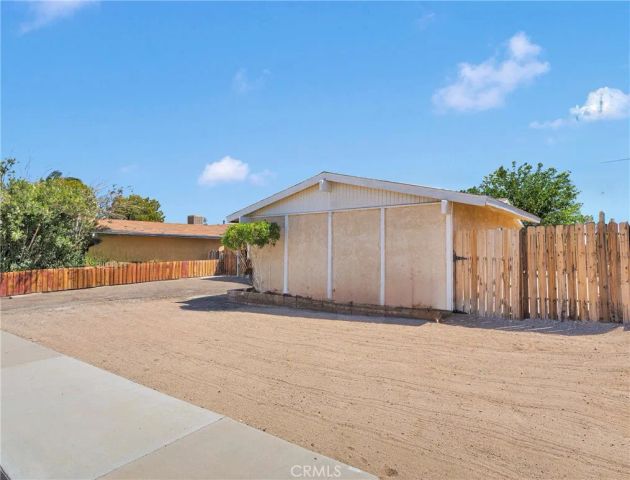 305 Beverly Avenue, Barstow, CA 92311