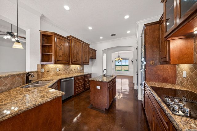 1001 Fm 471, Castroville, TX 78009