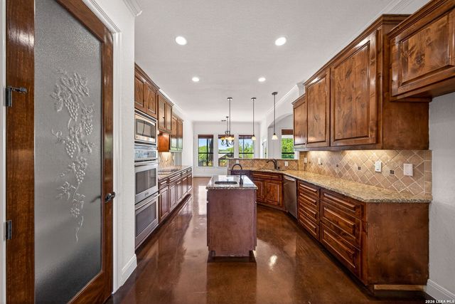 1001 Fm 471, Castroville, TX 78009